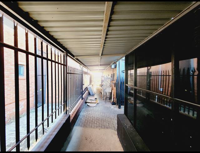936M² SHOWROOM FOR SALE IN NORTH RIDING